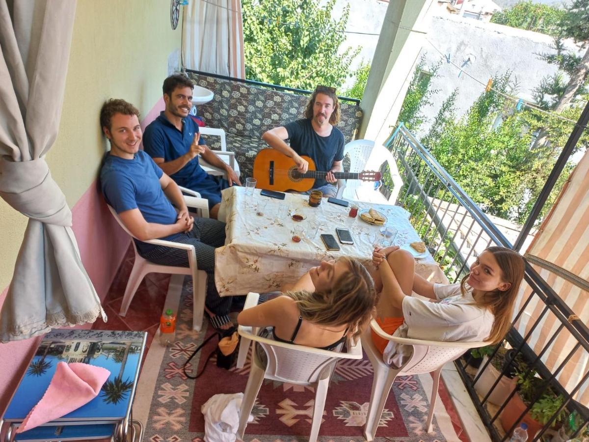 Adventurous Local Hostel Фетие Екстериор снимка