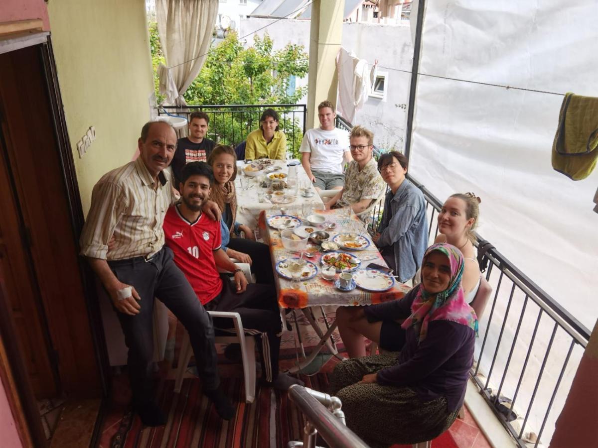 Adventurous Local Hostel Фетие Екстериор снимка